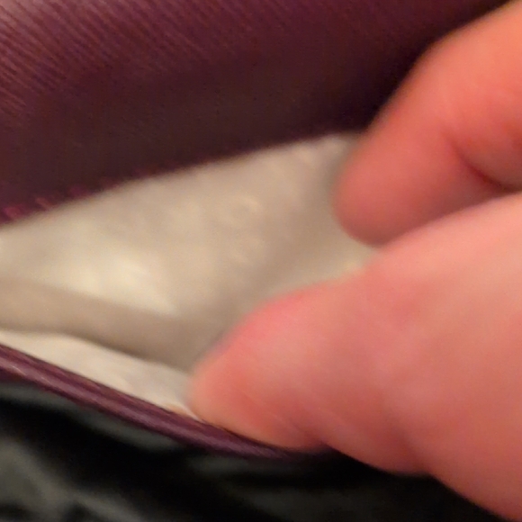 Kate Spade Plum Card Holder Only Callout In Pics. 2 Tiny Tears Eac End Of Crease - Picture 3 of 10